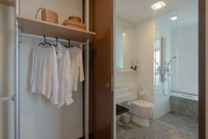 Commontown Riverine master bathroom