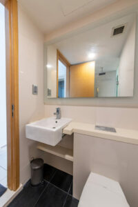 Cove Lumiere Studio bathroom