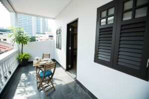 Hmlet Sam Leong balcony