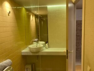 Enso co-living carme 30 II bathroom