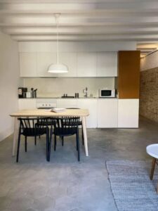 Enso co-living carme 30 II kitchen and dining room